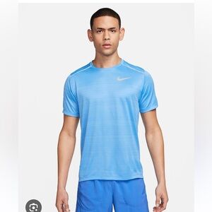 Nike men’s running tee size M